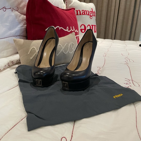 Beautiful perfect condition Fendi heel - Picture 3 of 7